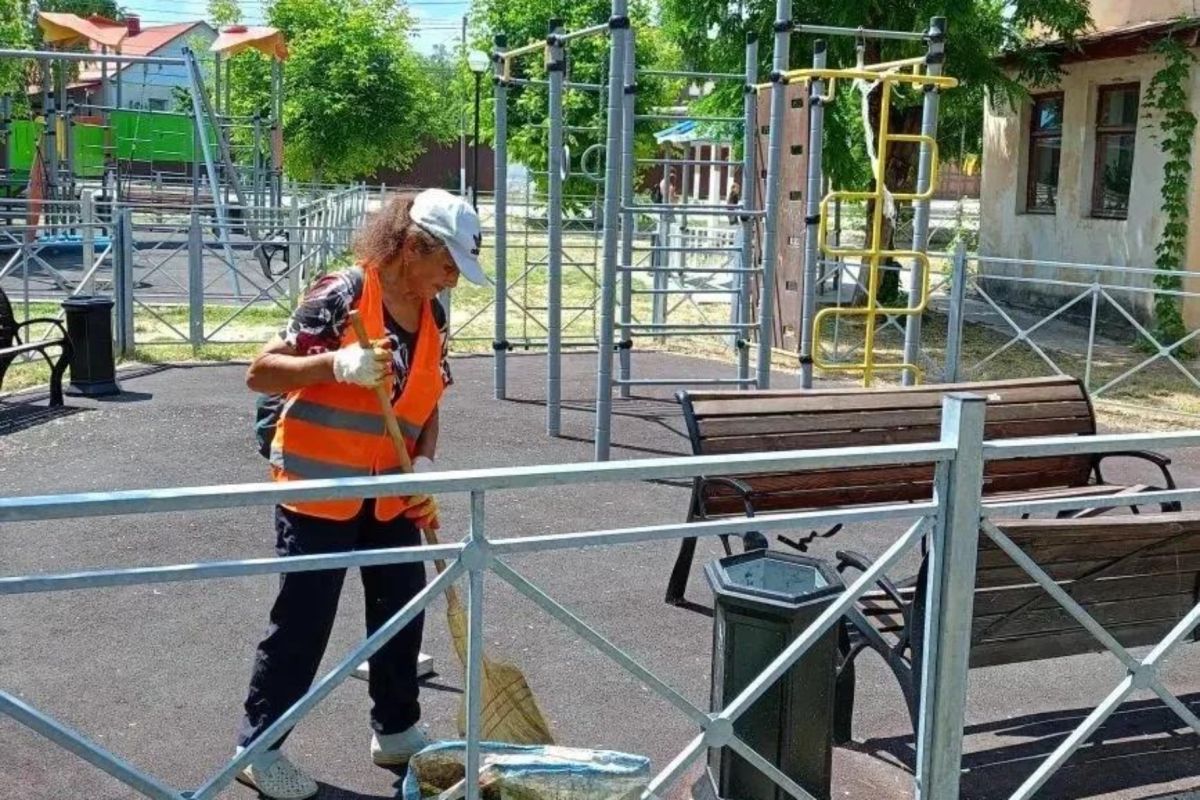 В Белогорском районе продолжается работа по содержанию и благоустройству территорий