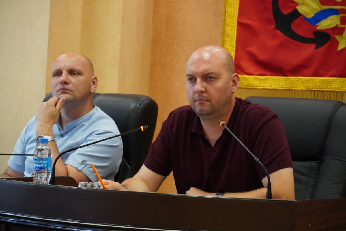 Иван Кошель: Совместно с главой муниципального образования - председателем Керченского городского совета Денисом Колесником провели заседание депутатского часа, на котором обсудили текущую обстановку, проблемные темы и...