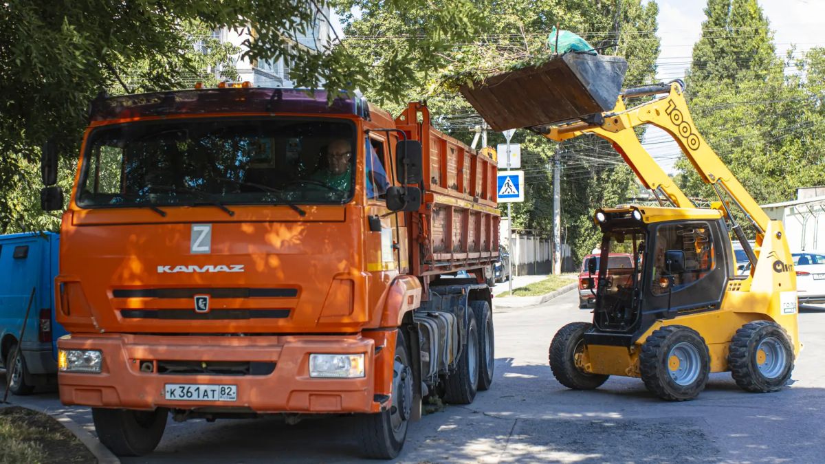 Чистота и порядок в Симферополе — ежедневная работа городских служб Чистота и порядок в Симферополе — ежедневная работа городских служб