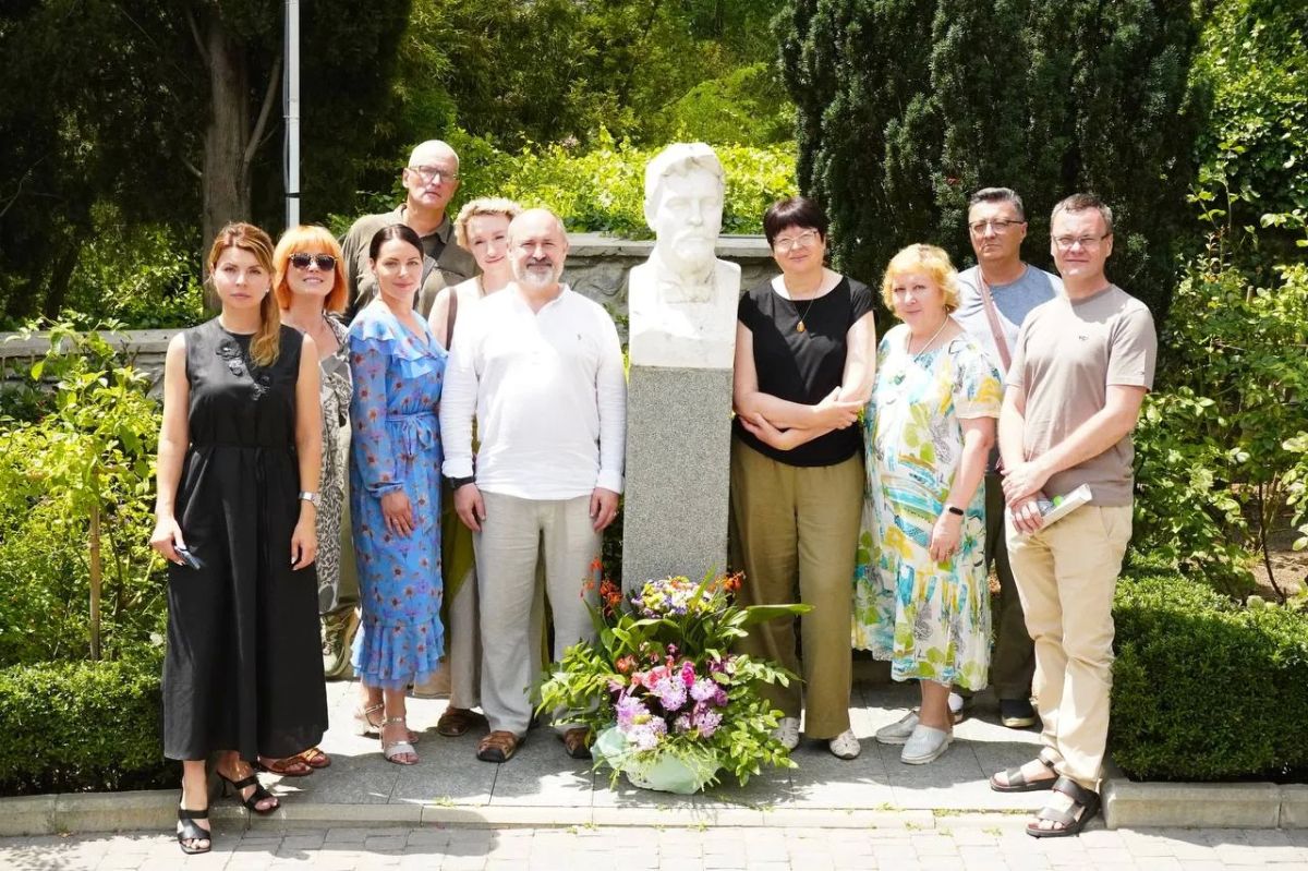 Чехов навсегда. В чеховских музеях Ялты и Гурзуфа прошли памятные мероприятия, посвящённые 122-й годовщине со дня памяти Антона Павловича Чехова Чехов навсегда. В чеховских музеях Ялты и Гурзуфа прошли памятные мероприятия, посвящённые 122-й годовщине со дня памяти Антона Павловича Чехова