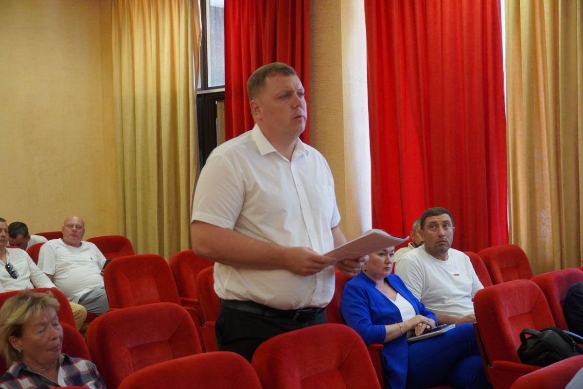 Иван Кошель: Совместно с главой муниципального образования - председателем Керченского городского совета Денисом Колесником провели заседание депутатского часа, на котором обсудили текущую обстановку, проблемные темы и... Иван Кошель: Совместно с главой муниципального образования - председателем Керченского городского совета Денисом Колесником провели заседание депутатского часа, на котором обсудили текущую обстановку, проблемные темы и...