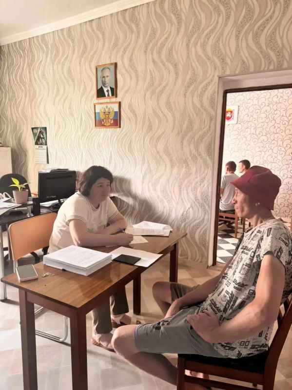 Как не раз говорил Глава Республики Крым Сергей Валерьевич Аксёнов, сейчас особенно важно быть рядом с людьми, разделять с ними сложности нынешнего времени и оказывать необходимую помощь Как не раз говорил Глава Республики Крым Сергей Валерьевич Аксёнов, сейчас особенно важно быть рядом с людьми, разделять с ними сложности нынешнего времени и оказывать необходимую помощь