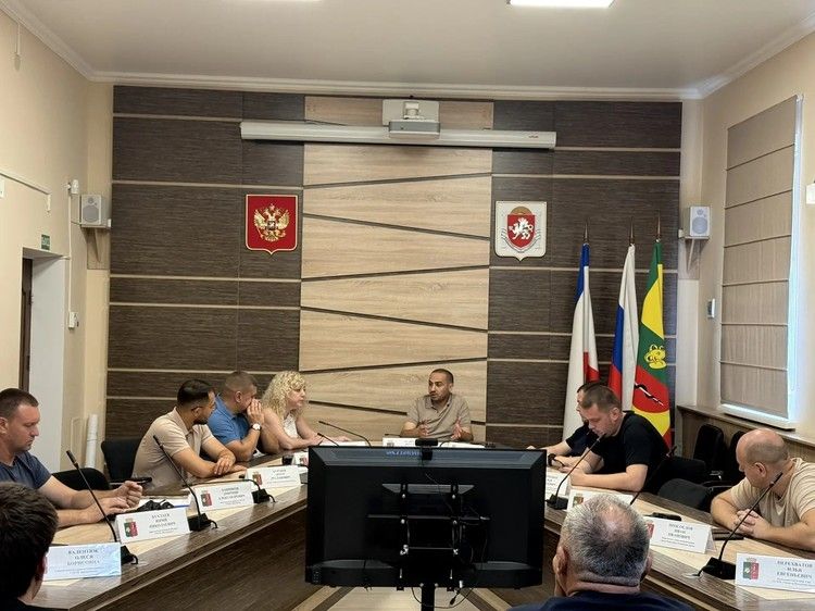Молодой, местный, амбициозный: что известно о новом мэре Евпатории Виталии Оганесяне Молодой, местный, амбициозный: что известно о новом мэре Евпатории Виталии Оганесяне