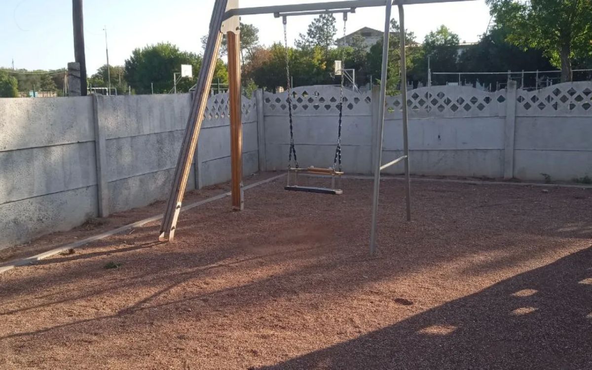 А эта детская площадка благодаря победе жителей в конкурсе «Крым как мы хотим» получит безопасное прорезиненное покрытие А эта детская площадка благодаря победе жителей в конкурсе «Крым как мы хотим» получит безопасное прорезиненное покрытие