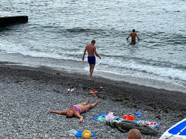 Народа становится больше: что происходит на побережье Крыма в середине лета Народа становится больше: что происходит на побережье Крыма в середине лета