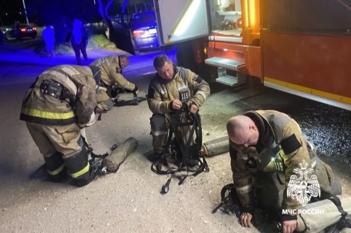 Вывел из огня 11 человек: крымского пожарного отметили медалью «За спасение погибавших» Вывел из огня 11 человек: крымского пожарного отметили медалью «За спасение погибавших»