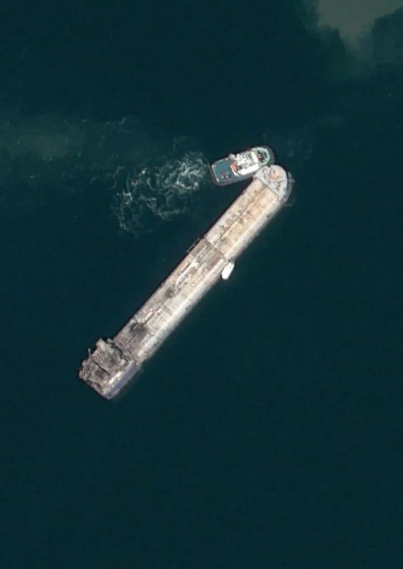 Спутниковые снимки судов в Азовском море, пораженных ранее ударами украинских дронов-камикадзе Спутниковые снимки судов в Азовском море, пораженных ранее ударами украинских дронов-камикадзе