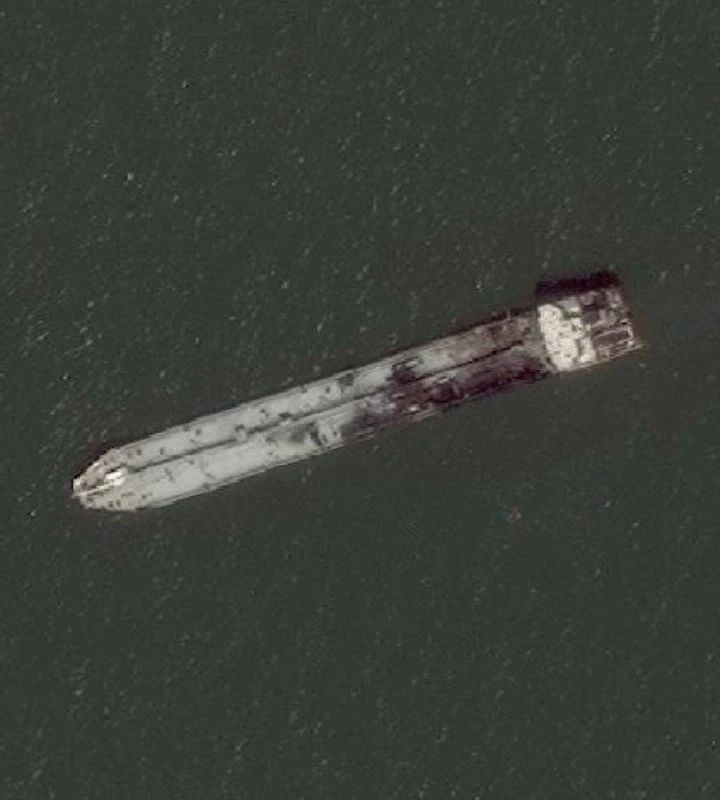 Спутниковые снимки судов в Азовском море, пораженных ранее ударами украинских дронов-камикадзе Спутниковые снимки судов в Азовском море, пораженных ранее ударами украинских дронов-камикадзе