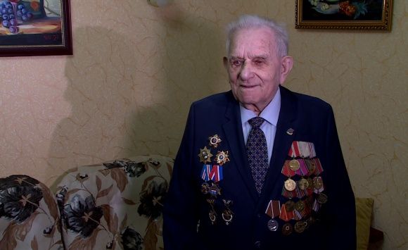 Ветеран Великой Отечественной войны Михаил Латоха отмечает 101-й день рождения Ветеран Великой Отечественной войны Михаил Латоха отмечает 101-й день рождения