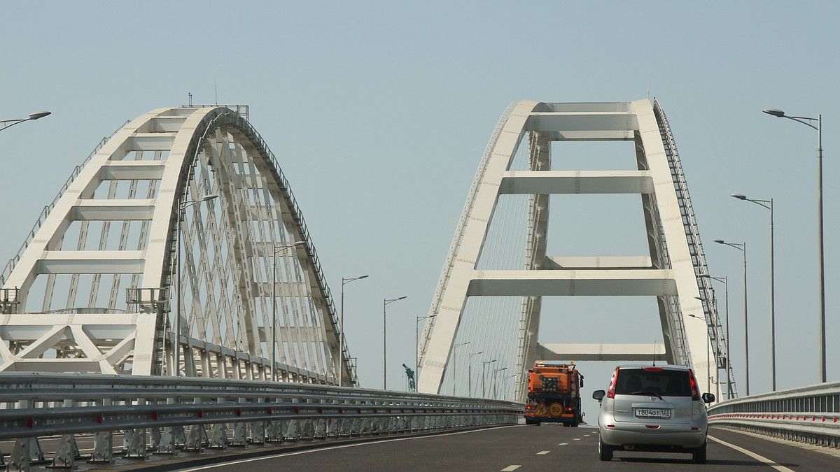 Крымский мост открыт для движения автомобилей