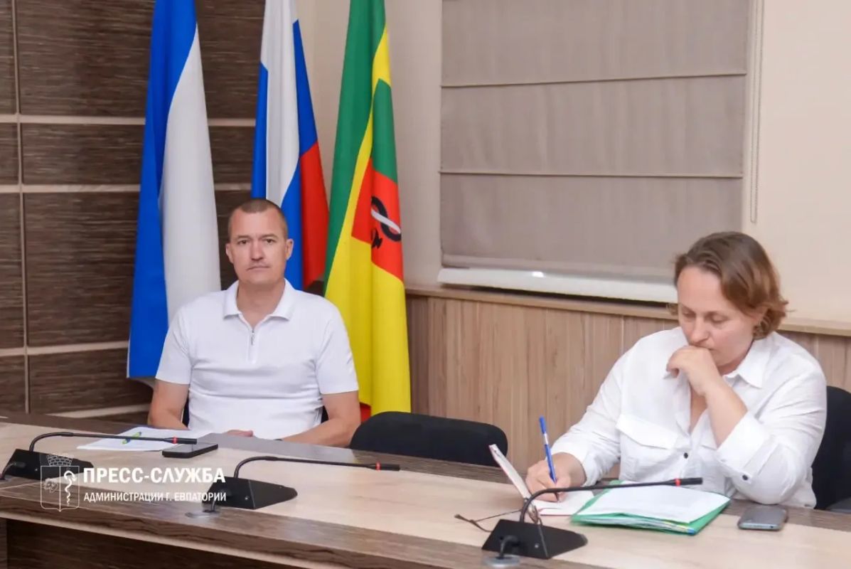 В Евпатории состоялась жеребьёвка по распределению жилья для детей-сирот В Евпатории состоялась жеребьёвка по распределению жилья для детей-сирот