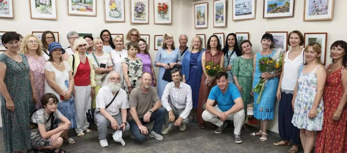 Краски родного края. В библиотеке-филиале №9 Кореиза открылась персональная выставка ялтинской художницы Наталии Спивак