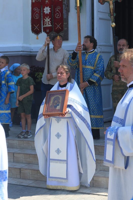 В Казанском соборе Феодосии отметили престольный праздник В Казанском соборе Феодосии отметили престольный праздник