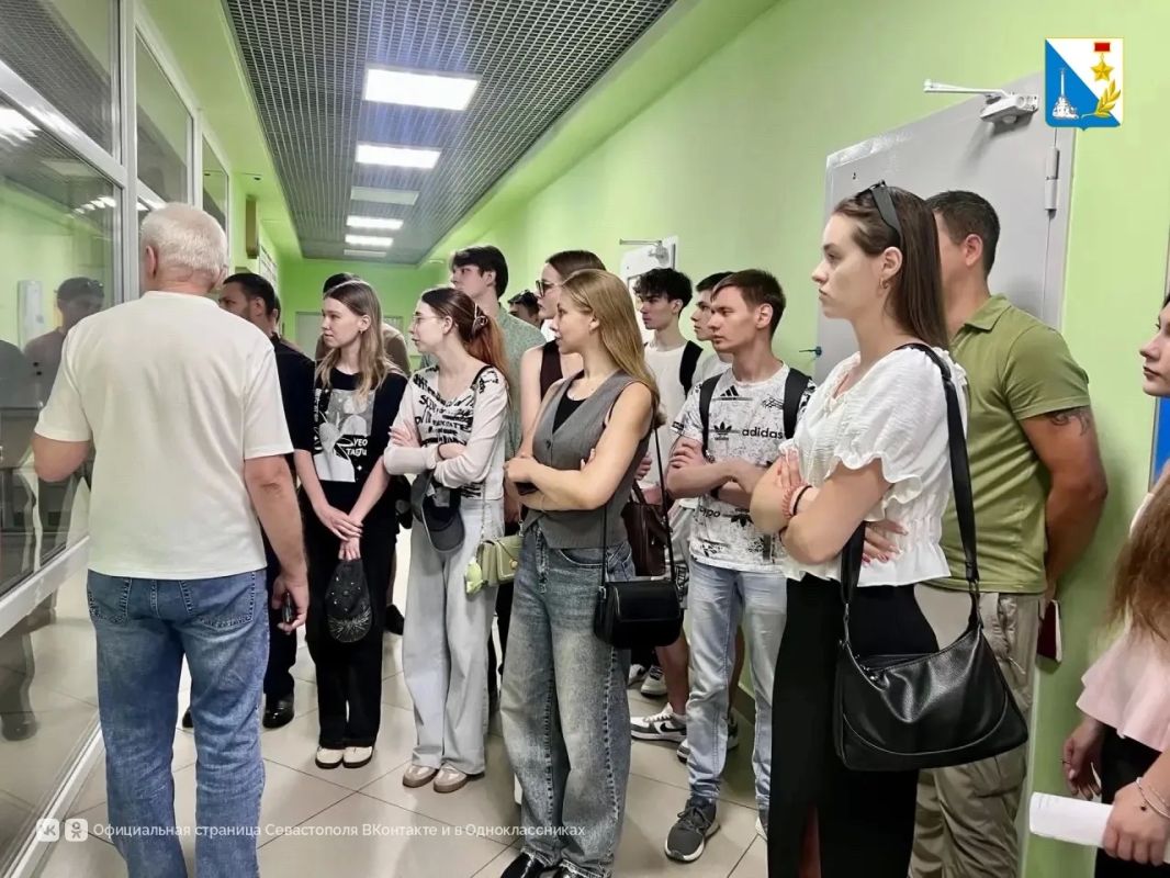 Студенты СевГУ прошли практику в Единой дежурно-диспетчерской службе Севастополя Студенты СевГУ прошли практику в Единой дежурно-диспетчерской службе Севастополя