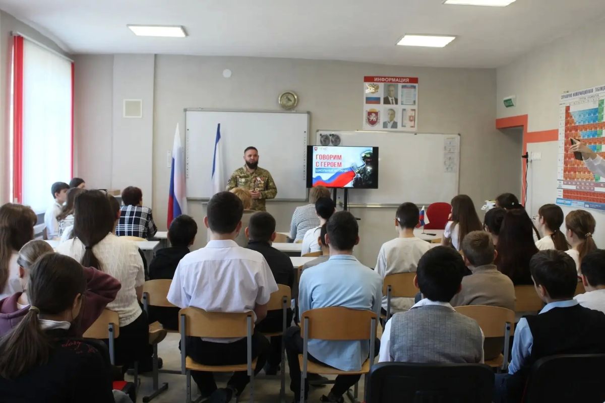 Более 60 тысяч крымских школьников приняли участие в проекте «Говорим с Героем»! Более 60 тысяч крымских школьников приняли участие в проекте «Говорим с Героем»!