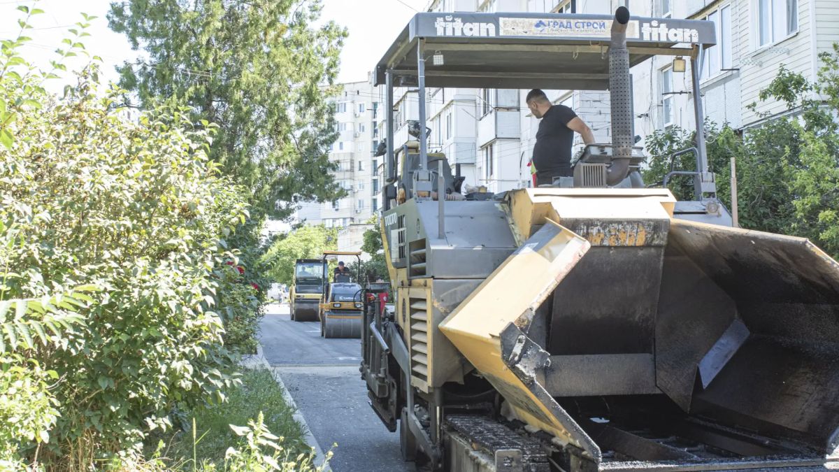Симферопольцам - благоустроенные дворы Симферопольцам - благоустроенные дворы