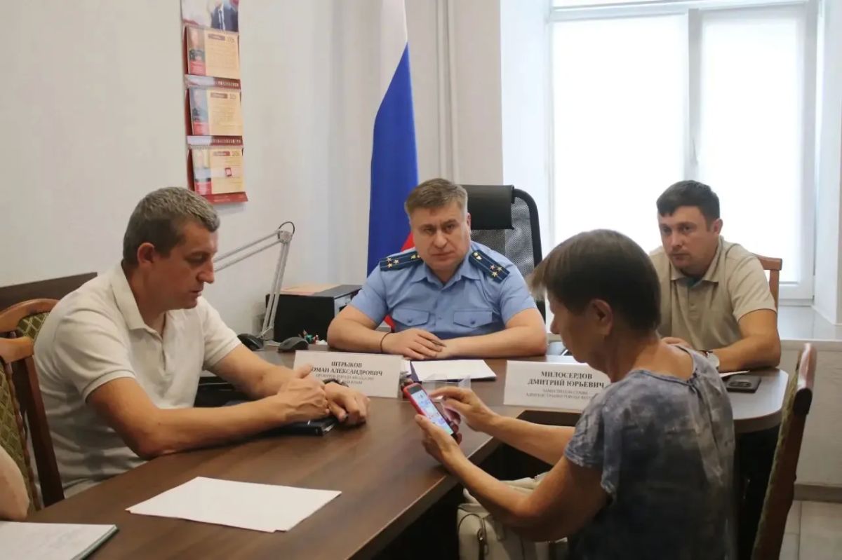 Прокурор города Феодосии Роман Штрыков провел выездной прием граждан Прокурор города Феодосии Роман Штрыков провел выездной прием граждан