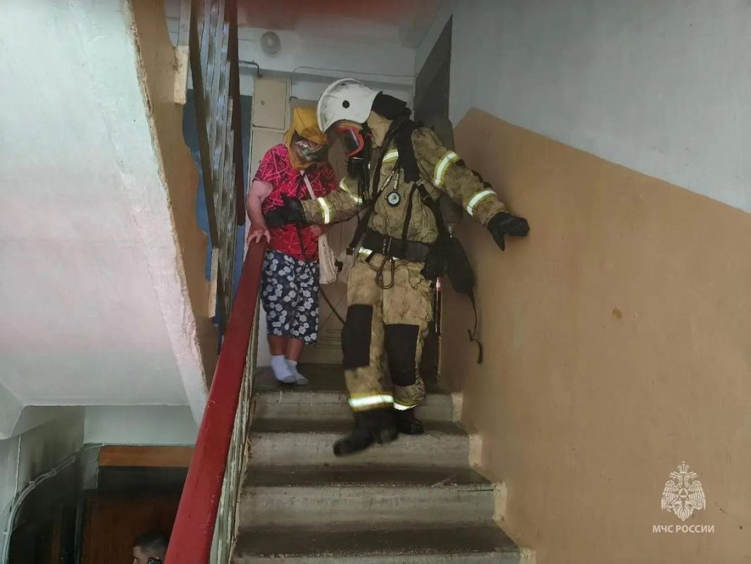 На пожаре в многоэтажке Феодосии погиб человек На пожаре в многоэтажке Феодосии погиб человек