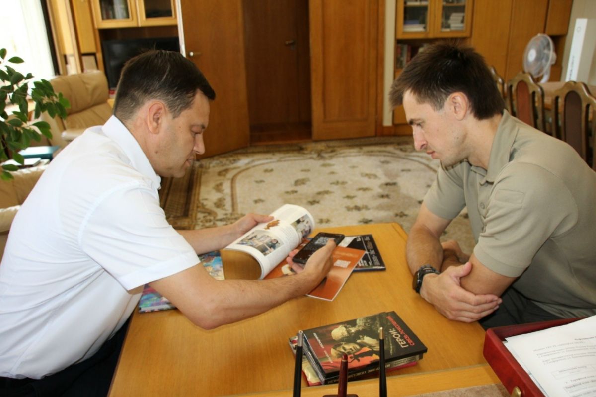 Руслан Якубов провел рабочую встречу с председателем Общественной палаты республики Ильёй Казаковым