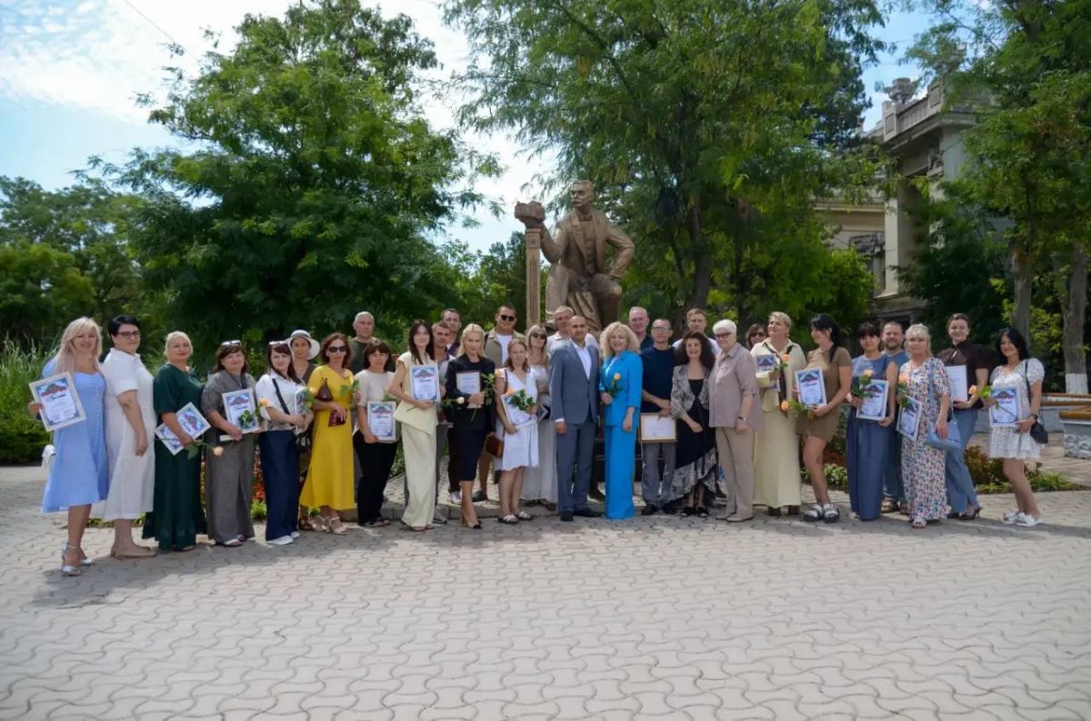 Виталий Оганесян: Накануне профессионального праздника поздравили и отметили грамотами работников торговли нашего города