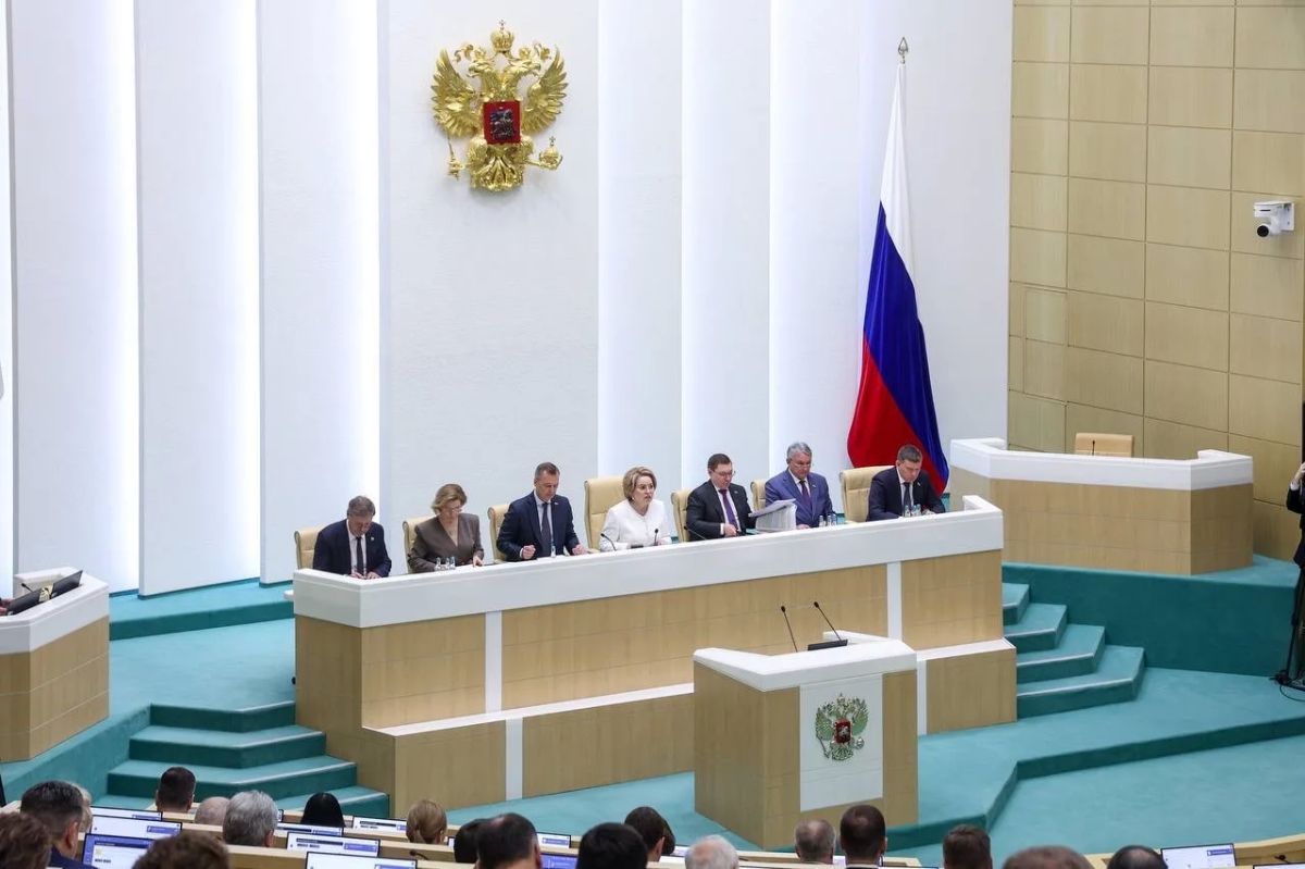 Юрий Нимченко: Принял участие в завершающем весеннюю парламентскую сессию 618-м пленарном заседании Совета Федерации, которое прошло под председательством Валентины Ивановны Матвиенко Юрий Нимченко: Принял участие в завершающем весеннюю парламентскую сессию 618-м пленарном заседании Совета Федерации, которое прошло под председательством Валентины Ивановны Матвиенко