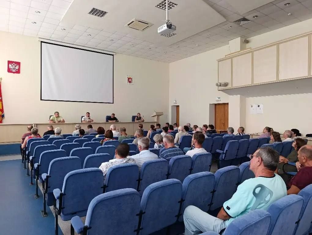 Кирилл Чебышев: В большом зале администрации города провел расширенное совещание по вопросам взаимодействия всех служб и организаций в условиях действующего режима чрезвычайной ситуации Кирилл Чебышев: В большом зале администрации города провел расширенное совещание по вопросам взаимодействия всех служб и организаций в условиях действующего режима чрезвычайной ситуации