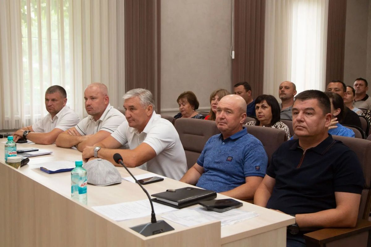 Владимир Константинов: На встрече с руководством администрации, ресурсоснабжающих организаций и главами сельских поселений Бахчисарайского района обсудили вопросы, связанные с электро- и водоснабжением региона, деятельностью... Владимир Константинов: На встрече с руководством администрации, ресурсоснабжающих организаций и главами сельских поселений Бахчисарайского района обсудили вопросы, связанные с электро- и водоснабжением региона, деятельностью...