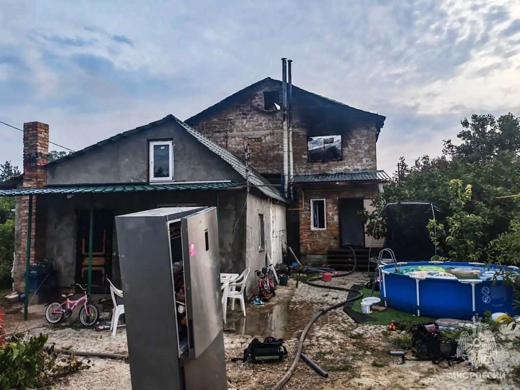 В Севастополе на пожаре в доме пострадал мужчина В Севастополе на пожаре в доме пострадал мужчина
