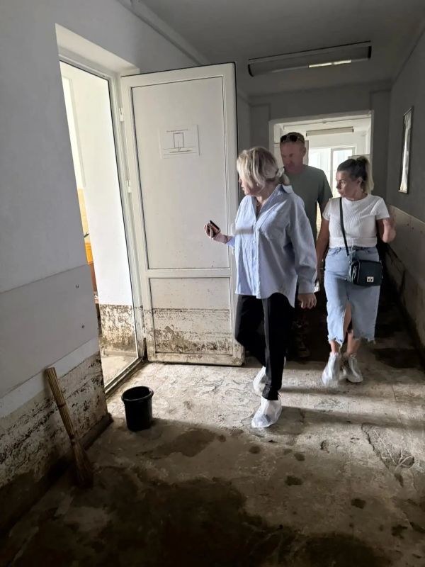 Янина Павленко: Сегодня снова работаю в родном регионе, который проходит серьезные испытания. Выехала в Симеиз - к общеизвестным сложностям здесь добавился сход селевых потоков Янина Павленко: Сегодня снова работаю в родном регионе, который проходит серьезные испытания. Выехала в Симеиз - к общеизвестным сложностям здесь добавился сход селевых потоков