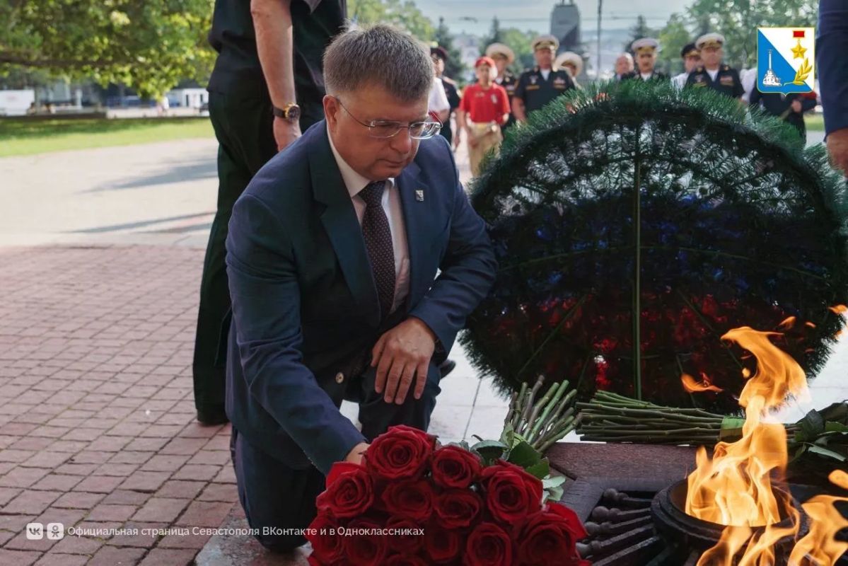 Севастополь торжественно встретил День Военно-Морского Флота Севастополь торжественно встретил День Военно-Морского Флота