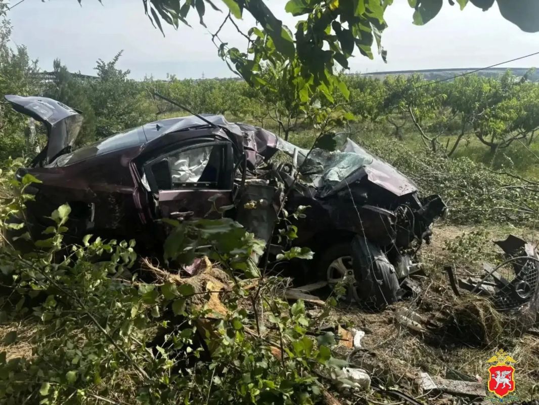 Mazda влетела в дерево под Бахчисараем – водитель и пассажир погибли