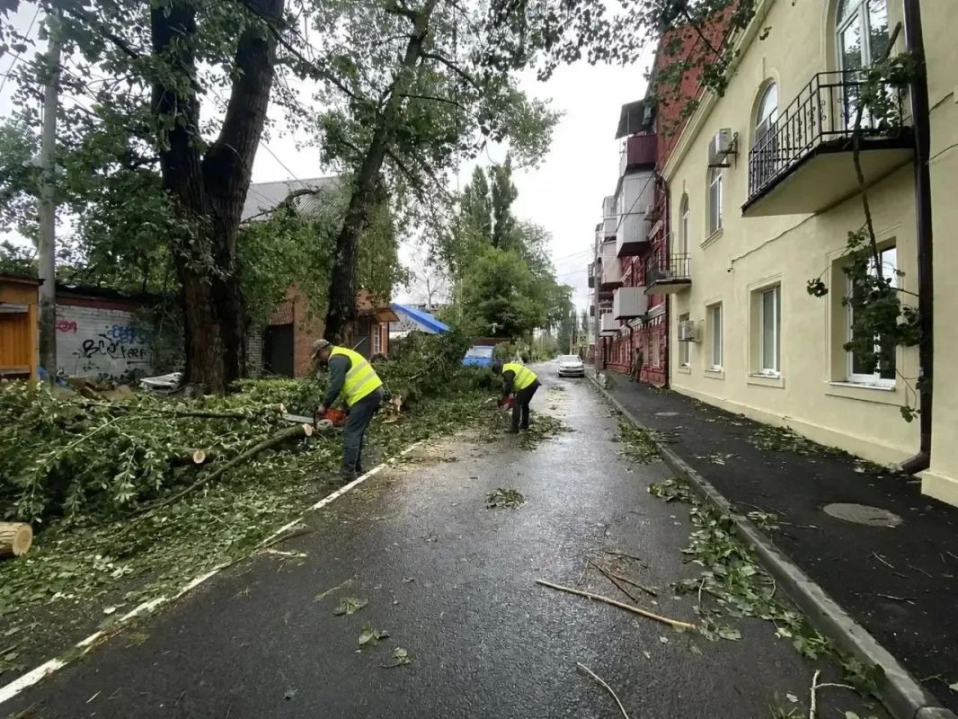 В Ростове-на-Дону ввели режим ЧС из-за непогоды В Ростове-на-Дону ввели режим ЧС из-за непогоды