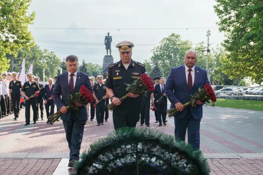 Севастополь отмечает День Военно-Морского Флота Севастополь отмечает День Военно-Морского Флота