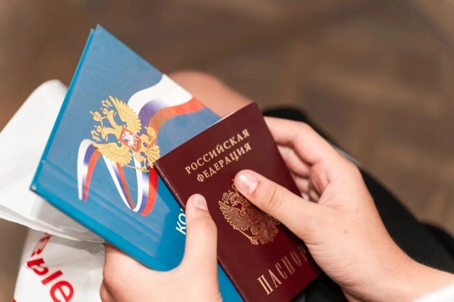 В Севастополе 20 школьников получили первые паспорта В Севастополе 20 школьников получили первые паспорта