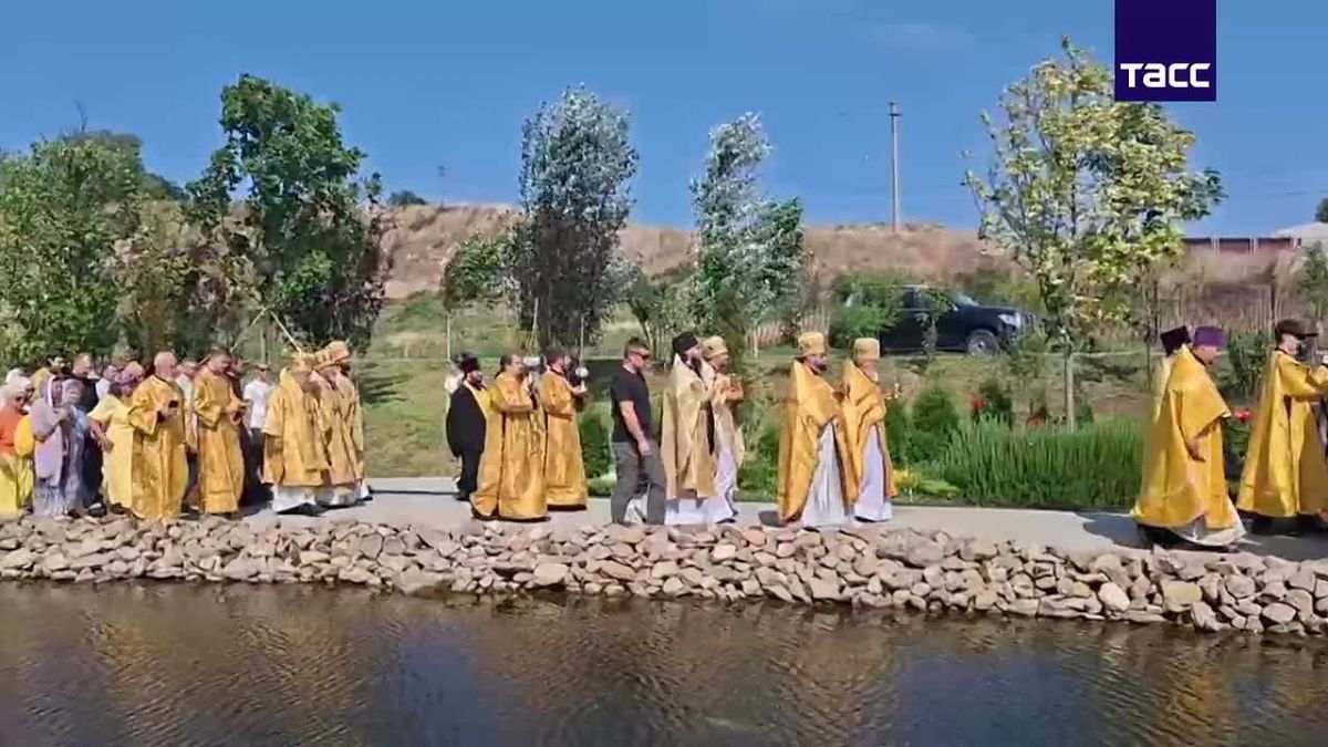 Крестный ход в День крещения Руси прошел от Музея христианства в "Новом Херсонесе" к Свято-Владимирскому собору в Херсонесе Таврическом
