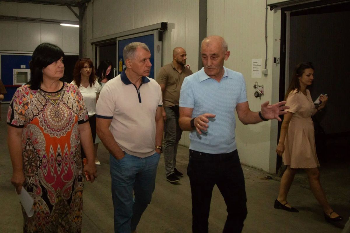 Владимир Константинов: В рамках рабочих выездов в города и районы республики продолжаем общаться с крымчанами и предпринимательским сообществом, выявлять наиболее злободневные проблемы и решать их