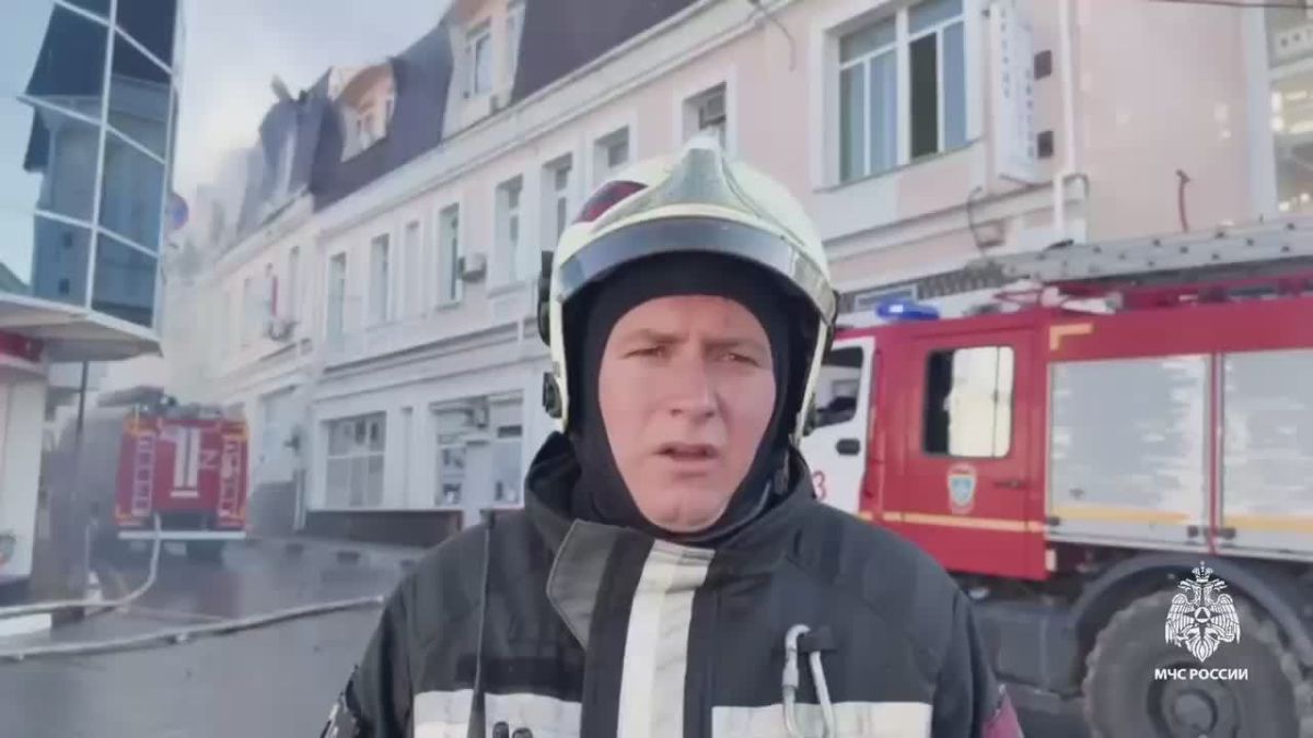 Пожар в офисном здании в Алуште не перешел на соседние строения