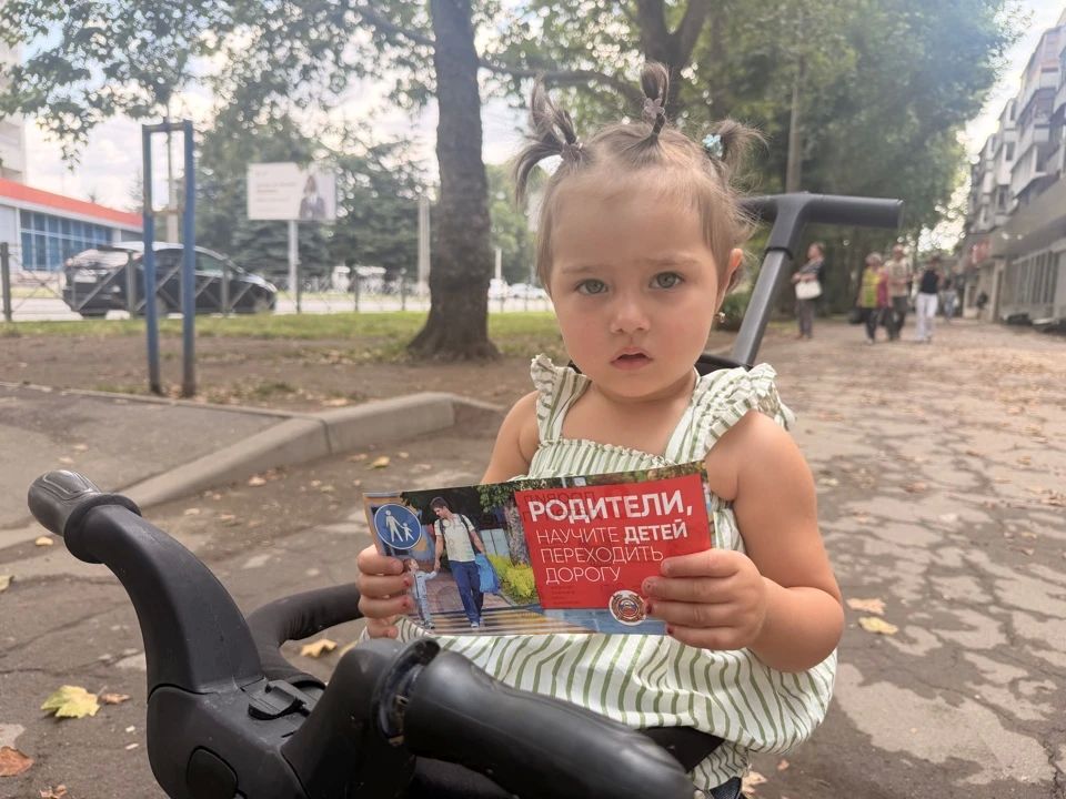 В Симферополе сотрудники Госавтоинспекции напомнили пешеходам о правилах безопасности