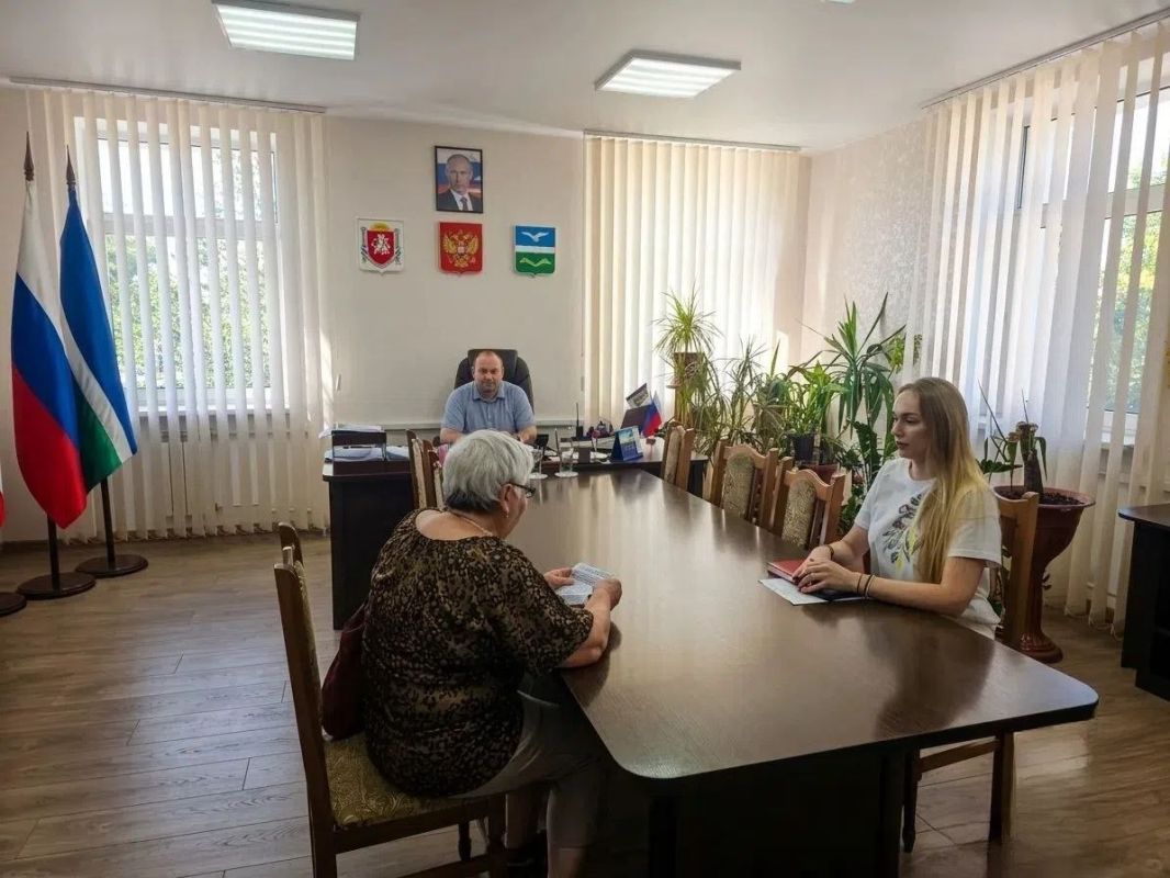 Александр Соколовский: В рамках установленного порядка работы с обращениями граждан провёл личный приём.Поступили вопросы социального характера