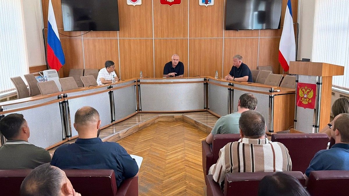 Глава Крыма призвал чиновников работать с населением напрямую, избегая бюрократии
