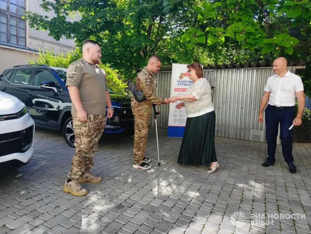 Новая опора: в Крыму бойцам СВО с ампутацией ног подарили кроссоверы Новая опора: в Крыму бойцам СВО с ампутацией ног подарили кроссоверы