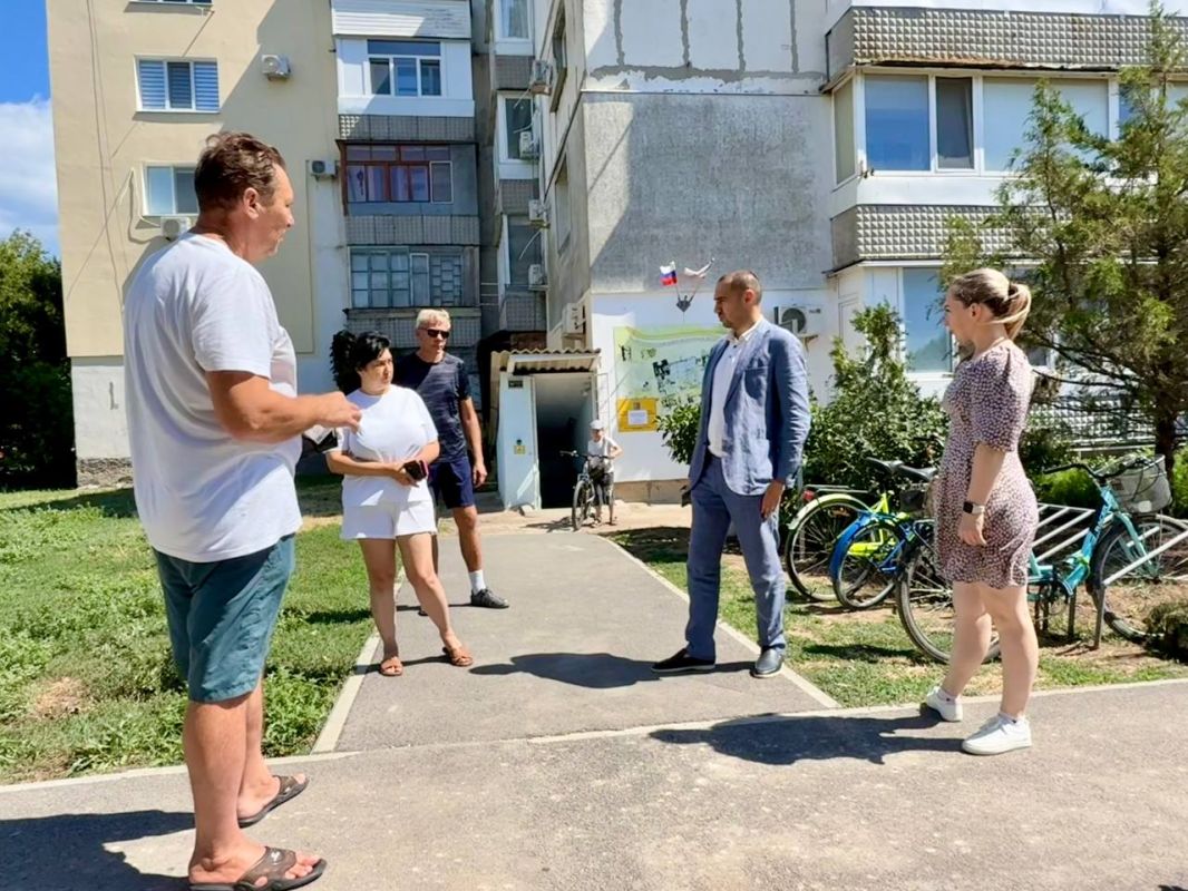 Виталий Оганесян: В центре содействия населению, расположенном в Заозёрном, пообщался с жителями, обсудили текущее положение дел Виталий Оганесян: В центре содействия населению, расположенном в Заозёрном, пообщался с жителями, обсудили текущее положение дел