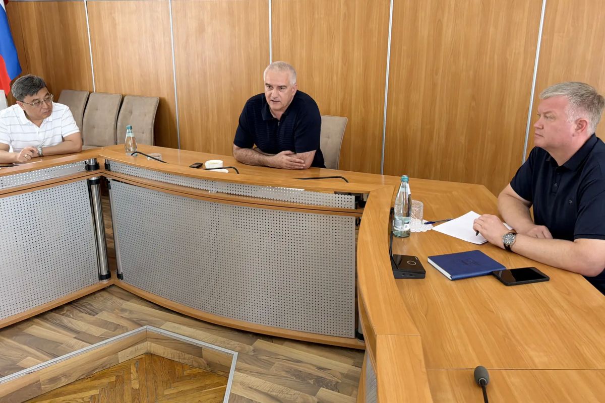 Сергей Аксёнов: Сегодня не время для кабинетной работы Сергей Аксёнов: Сегодня не время для кабинетной работы