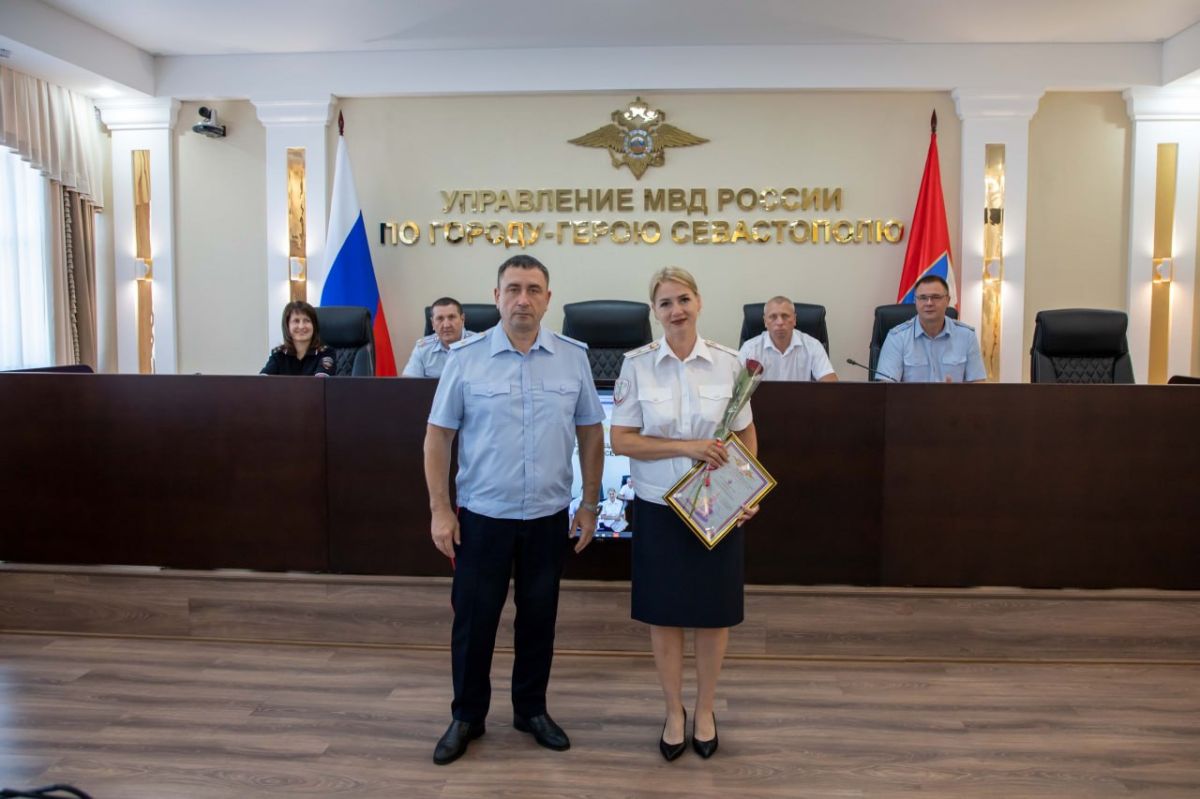 Начальник УМВД России по г.Севастополю генерал-майор полиции Сергей Сигунов поздравил сотрудников тыла с профессиональным праздником Начальник УМВД России по г.Севастополю генерал-майор полиции Сергей Сигунов поздравил сотрудников тыла с профессиональным праздником