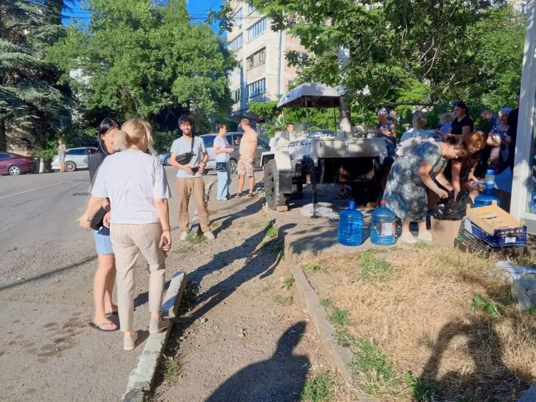 В Ялте начали работу точки питания для тех, кто не может готовить себе еду без электроэнергии