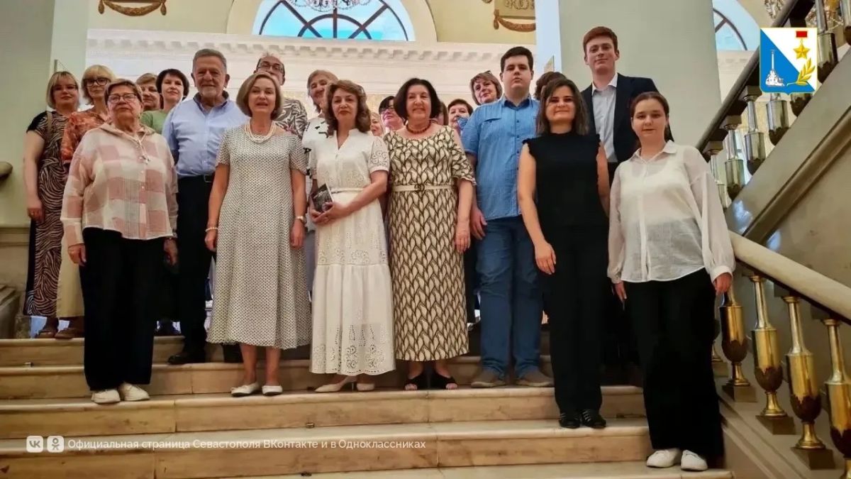 Дочь Юлиана Семёнова передала в дар севастопольским библиотекам роман «Третья карта» Дочь Юлиана Семёнова передала в дар севастопольским библиотекам роман «Третья карта»