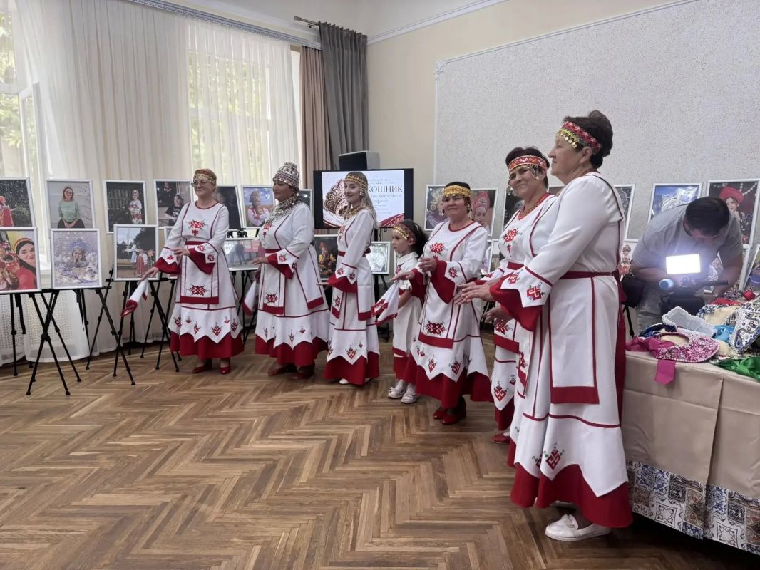 В Симферополе наградили победителей фотоконкурса «Кокошник — русское наследие» В Симферополе наградили победителей фотоконкурса «Кокошник — русское наследие»