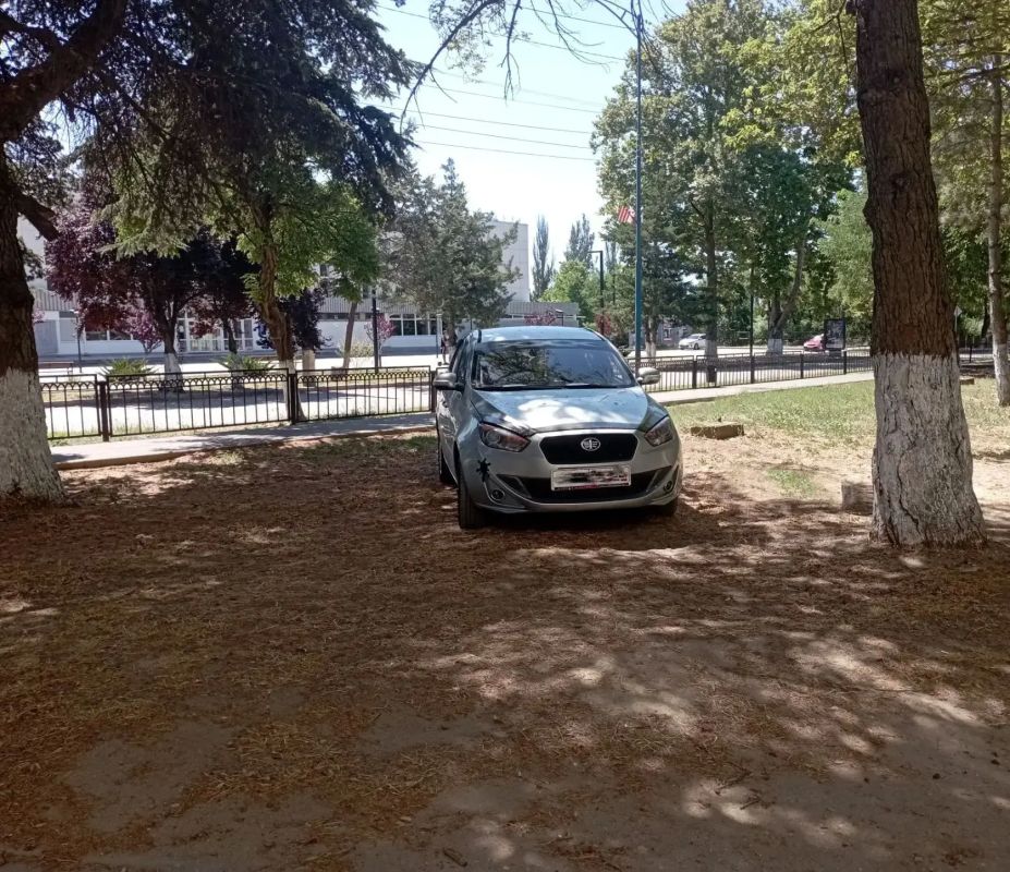 Управление муниципального контроля продолжает работу по выявлению и пресечению незаконной парковки на зеленых зонах и наездов на бордюры Управление муниципального контроля продолжает работу по выявлению и пресечению незаконной парковки на зеленых зонах и наездов на бордюры