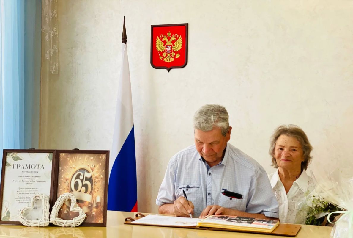 Наши отделы ЗАГС всегда с радостью проводят юбилеи или годовщины свадеб, внося в каждый сценарий торжества особенные, индивидуальные моменты. Наши отделы ЗАГС всегда с радостью проводят юбилеи или годовщины свадеб, внося в каждый сценарий торжества особенные, индивидуальные моменты.