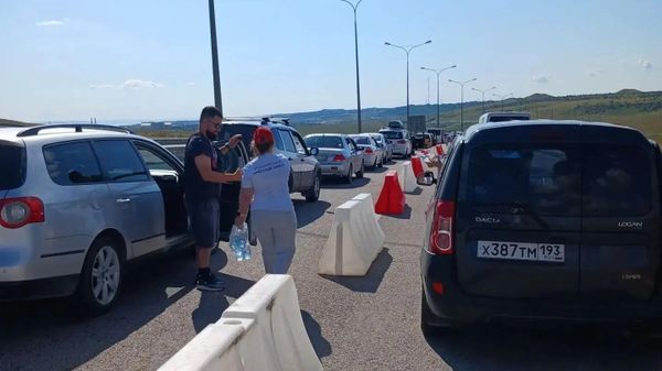 Крымский мост вечером в пятницу – сколько ждать проезда